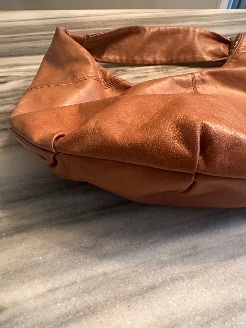 HOBO INTERNATIONAL SLOUCHY SHOULDER BAG - Picture 13 of 14